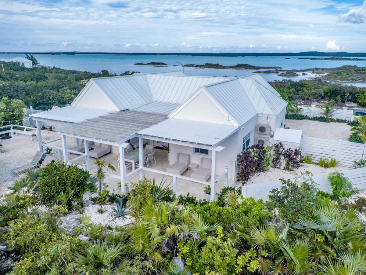 Modern Cottage With Chalk Sound Views Провиденсиалес Экстерьер фото