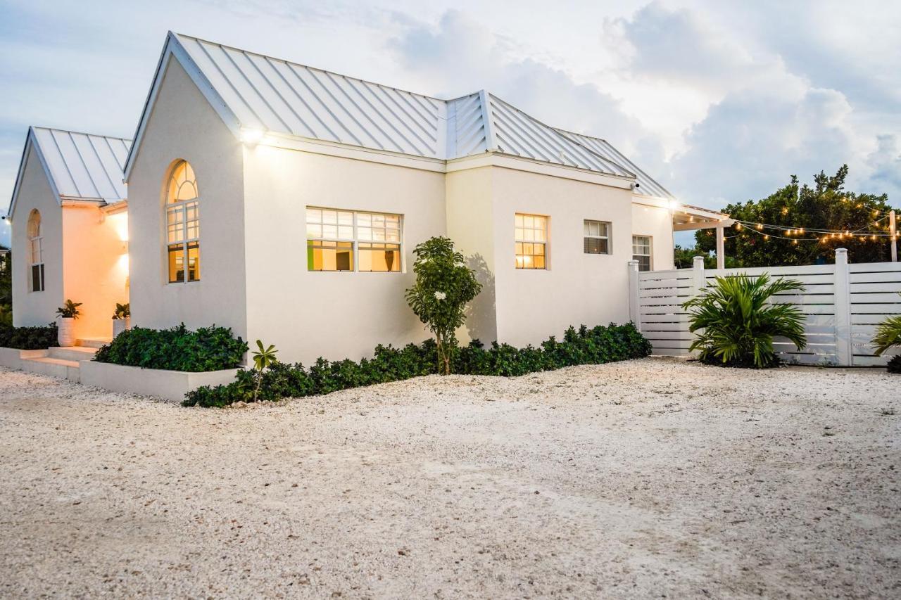 Modern Cottage With Chalk Sound Views Провиденсиалес Экстерьер фото